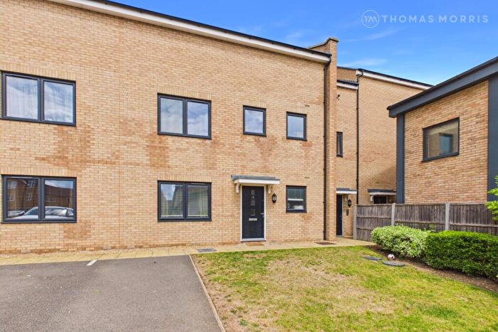 2 Bedroom Maisonette For Sale In Sullivan Court, Biggleswade, Bedfordshire, SG18