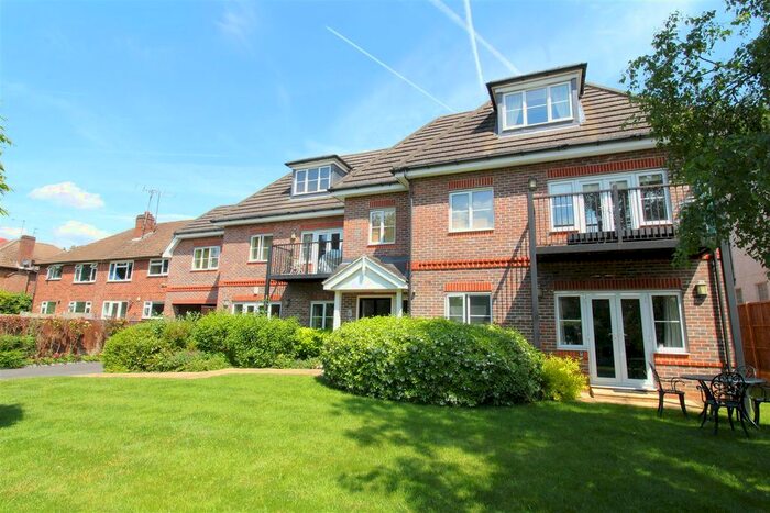 2 Bedroom Flat To Rent In Barbicus Court, Ray Park Avenue, Maidenhead, SL6