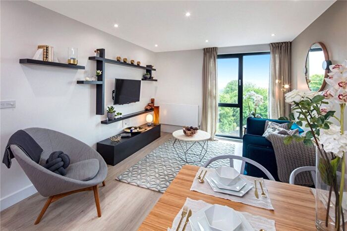 2 Bedroom Flat To Rent In Bourchier Court, London Road, Sevenoaks, Kent, TN13