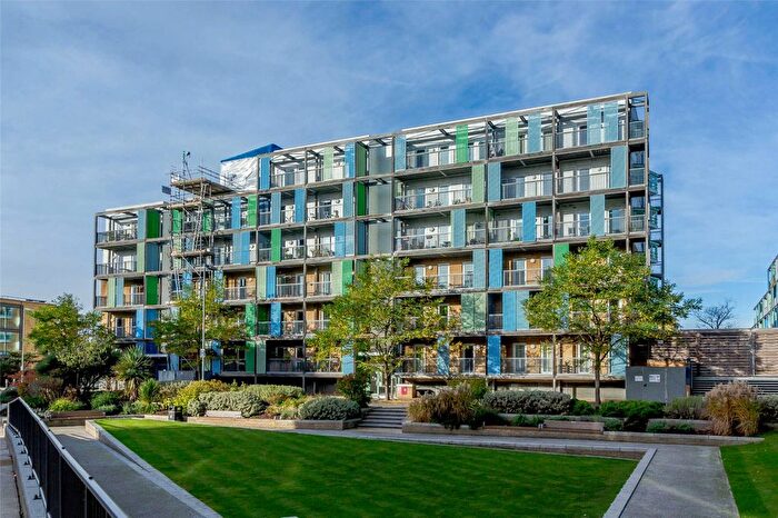 2 Bedroom Flat To Rent In Warren Close, Cambridge, Cambridgeshire, CB2