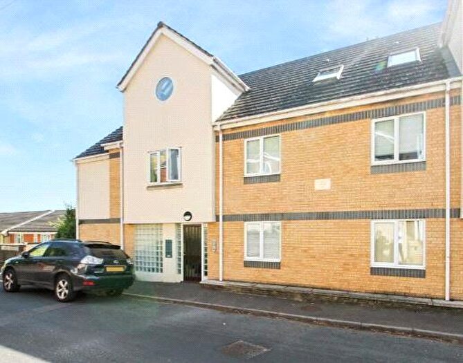 1 Bedroom Flat To Rent In Beacon Road, Chatham, Kent, ME5