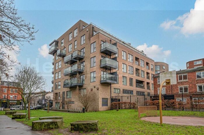 2 Bedroom Apartment For Sale In Holloway Road, London, N7