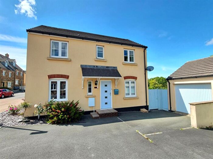 3 Bedroom Semi-Detached House For Sale In Snowdrop Crescent, Launceston, PL15