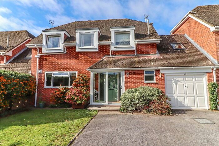 5 Bedroom Link Detached House For Sale In Yew Tree Close, Goodworth Clatford, Andover, Hampshire, SP11