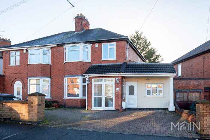 4 Bedroom Semi Detached House For Sale In The Circle, Leicester, Leicestershire, LE5