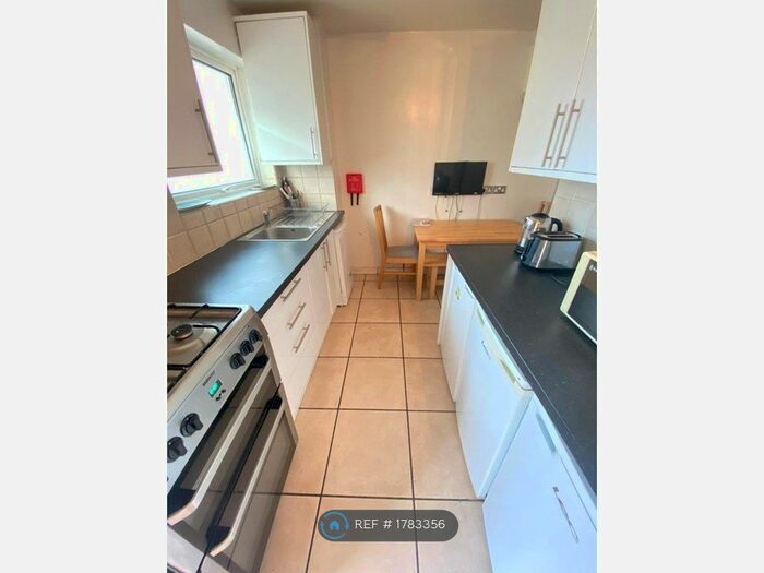 5 Bedroom Flat To Rent In Shaftesbury Court, London, N1