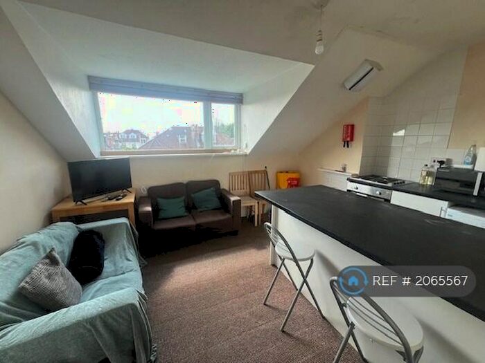 2 Bedroom Flat To Rent In Chesterfield Road, St. Andrews, Bristol, BS6