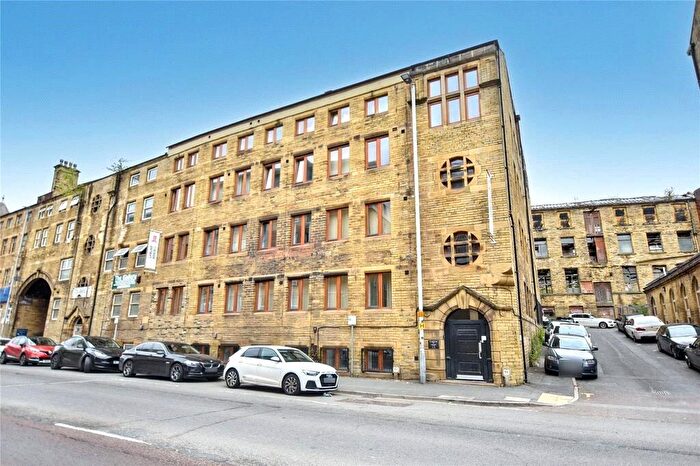 2 Bedroom Apartment For Sale In Thornton Road, Bradford, West Yorkshire, BD1