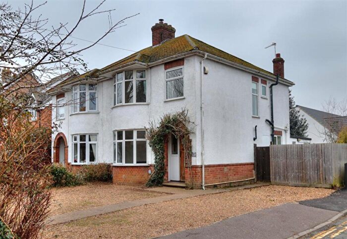 3 Bedroom Semi Detached House For Sale In Lynn Road, Ely, CB6