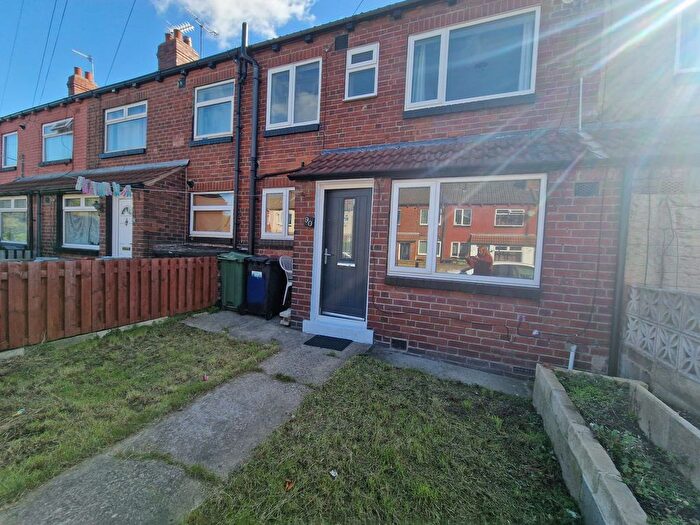 2 Bedroom Terraced House To Rent In Longroyd View, Leeds, LS11