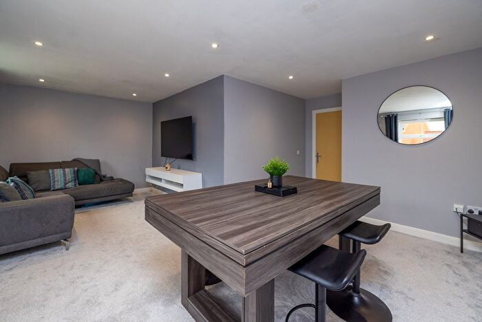 2 Bedroom Flat For Sale In St Leger Close, Sheffield, S25
