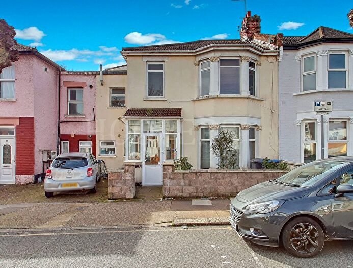 2 Bedroom Flat For Sale In Lansdowne Grove, London, NW10