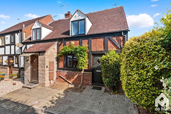 3 Bedroom Semi-Detached House For Sale In Grange Drive, Bishops Cleeve, GL52