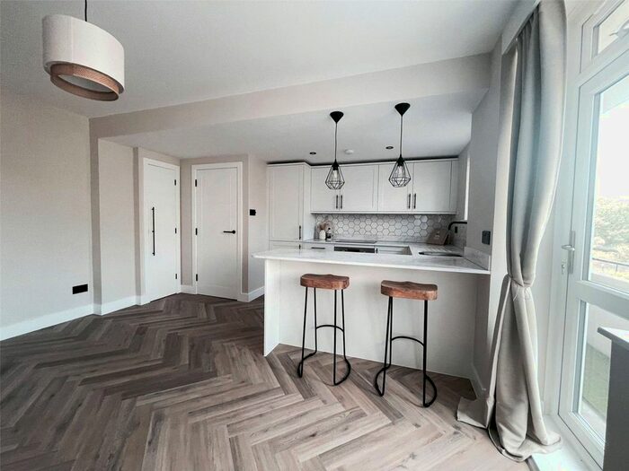 1 Bedroom Flat To Rent In Furze Hill, Hove, BN3