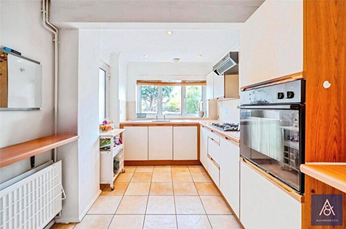 2 Bedroom Bungalow For Sale In Westminster Crescent, Brackley, Northamptonshire, NN13