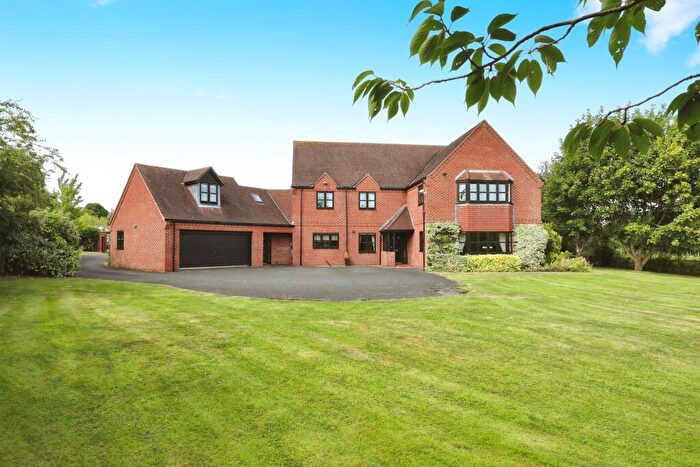 5 Bedroom Detached House For Sale In Willow Lane, Beckingham, Doncaster, DN10