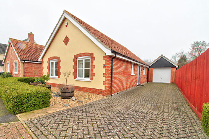 2 Bedroom Bungalow For Sale In Foxglove End, Leiston, IP16