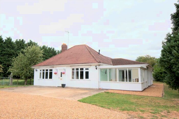 3 Bedroom Detached Bungalow For Sale In Spalding Road, Bourne, PE10