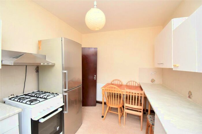 2 Bedroom Flat To Rent In Craven Park Road, Seven Sisters, London, N15