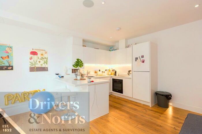 2 Bedroom Apartment To Rent In Parkhurst Road, Holloway, Islington, London, N7