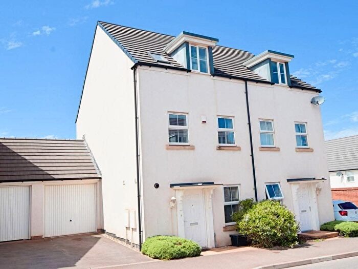 4 Bedroom Semi Detached House To Rent In Swallow Way, Cullompton, EX15