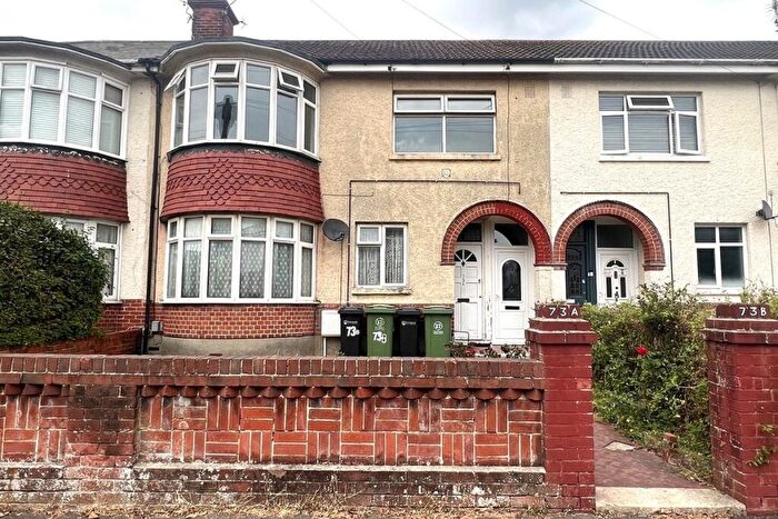 2 Bedroom Flat For Sale In Beaconsfield Avenue, Drayton, Portsmouth, Hampshire, PO6