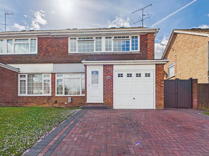 3 Bedroom Semi Detached House For Sale In Partridge Drive, Tilehurst, Reading, RG31