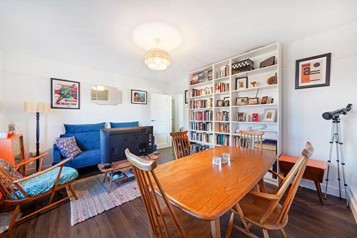 1 Bedroom Apartment For Sale In Sylvester Gardens, Ilford, IG6