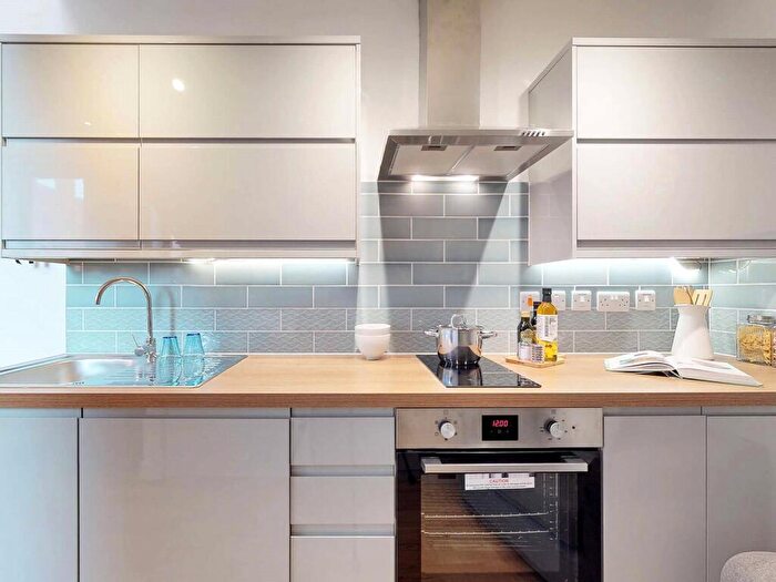 Apartment To Rent In Apt, Onyx Residence #, S2