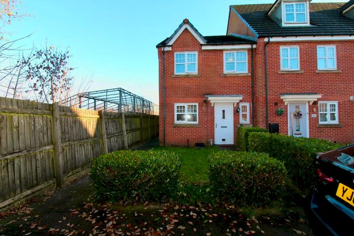 3 Bedroom Semi-Detached House To Rent In Coppy Bridge Drive, Rochdale, OL16