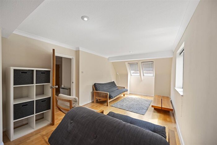 2 Bedroom Flat To Rent In Willesden Lane, NW2