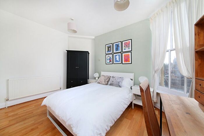 2 Bedroom Flat To Rent In Voltaire Road, Clapham North, SW4