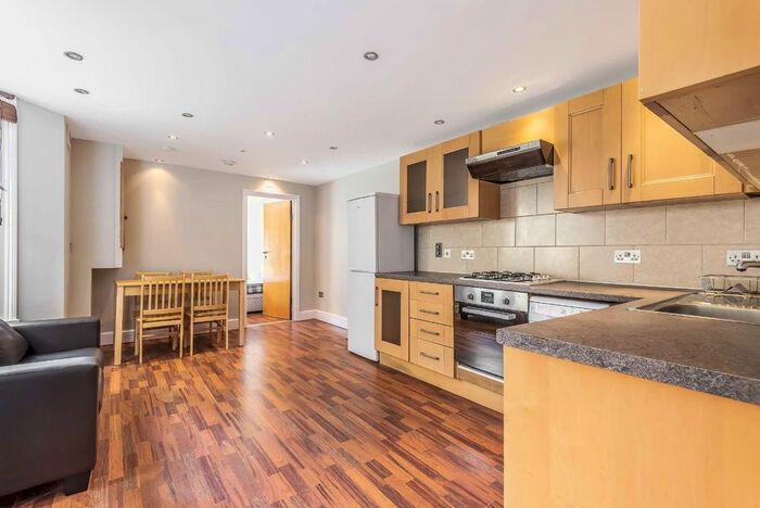 3 Bedroom Flat To Rent In Shandon Road, London, SW4