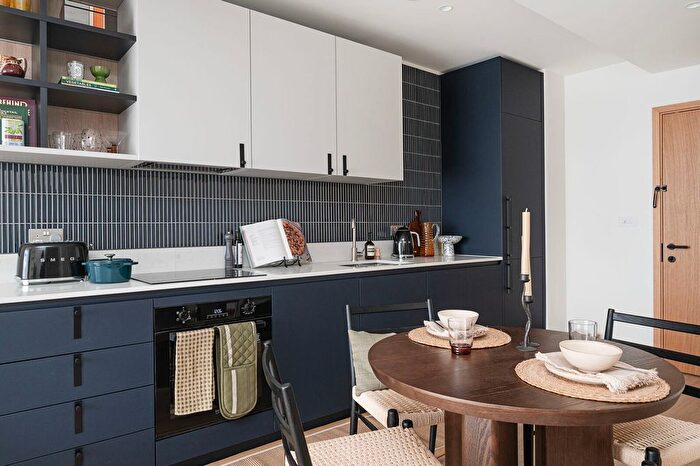 1 Bedroom Flat To Rent In Heart Of Hale Lane, Tottenham, London, N17