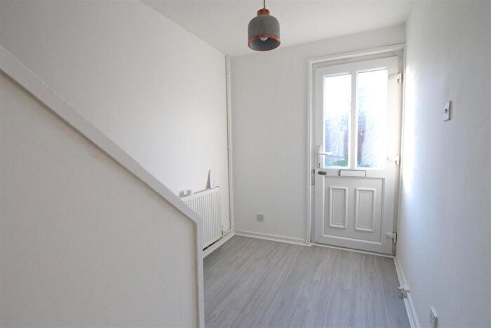 3 Bedroom Terraced House To Rent In Southwood Hill, Northampton, NN4