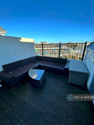 2 Bedroom Penthouse To Rent In Courtlands Place, Eastbourne, BN21