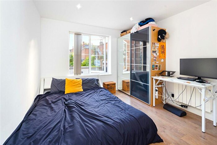 2 Bedroom Flat For Sale In Laburnum Street, London, E2