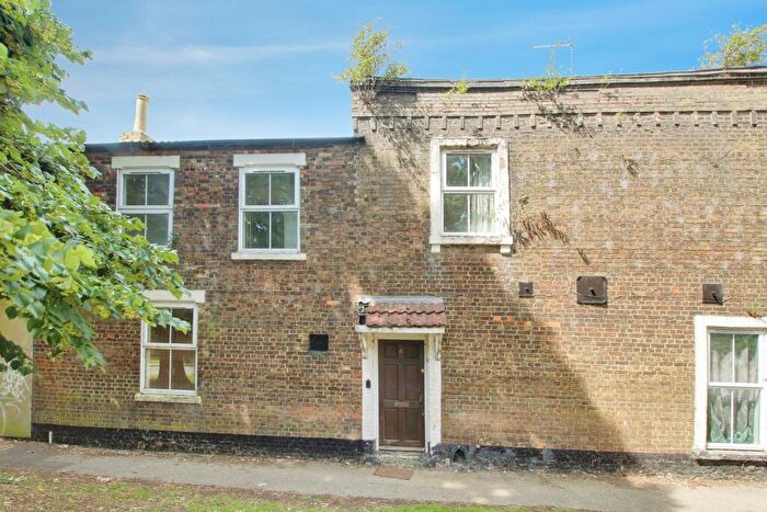 3 Bedroom Terraced House For Sale In Oundle Road, Woodston, Peterborough, PE2