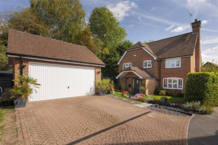 4 Bedroom Detached House For Sale In Cutbush Close, Harrietsham, ME17