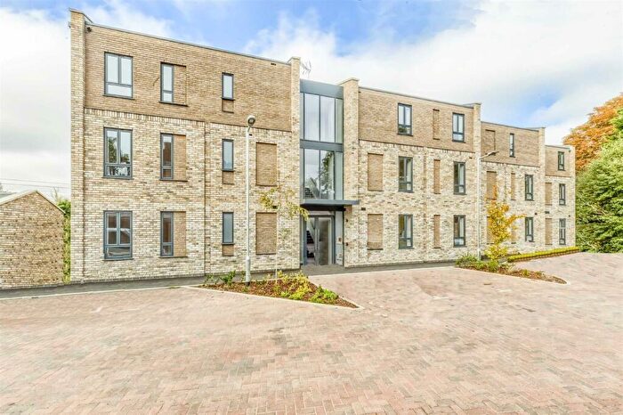 2 Bedroom Apartment To Rent In Brookmans Place, Green Close, Brookmans Park, AL9