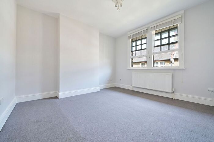 1 Bedroom Flat To Rent In Merrow Street, Walworth Village, London, SE17