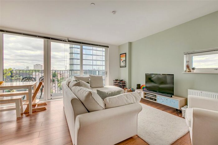 2 Bedroom Flat To Rent In Aquarelle House, City Road, EC1V