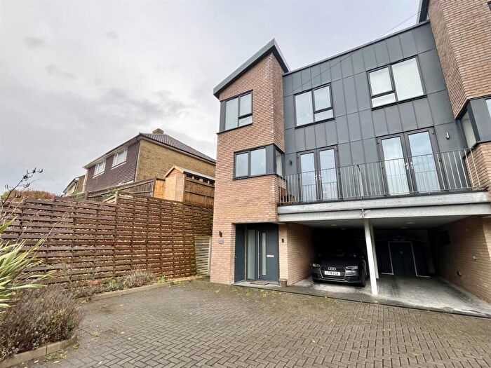 3 Bedroom Semi-Detached House For Sale In Denton Road, Newhaven, BN9