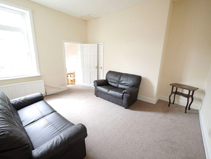 3 Bedroom Flat To Rent In Simonside Terrace, Heaton, Newcastle Upon Tyne, NE6