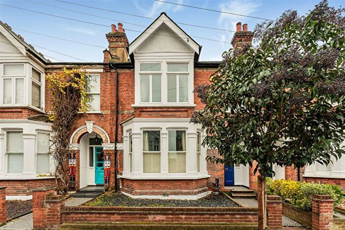 3 Bedroom Property For Sale In Eastwood Road, South Woodford, E18