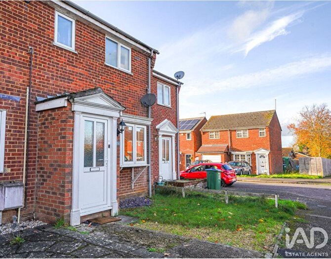 2 Bedroom Terraced House For Sale In Victory Road, Buckingham, MK18