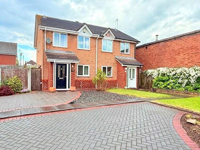 3 Bedroom Semi-Detached House To Rent In Wiremill Close, Birmingham, B44