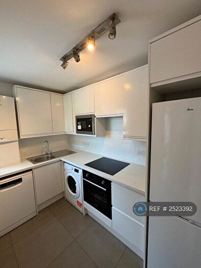 2 Bedroom Flat To Rent In Sheridan House, London, SE11