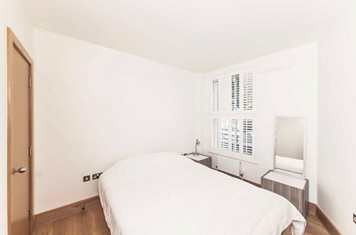 1 Bedroom Flat To Rent In Upham Park Road, Chiswick, W4