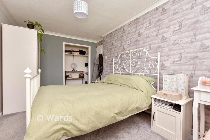 2 Bedroom Flat For Sale In Linley Road, Broadstairs, Kent, CT10